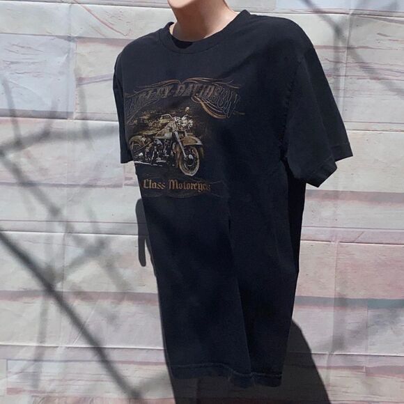 Woman’s HD tee in size Med - Picture 5 of 11